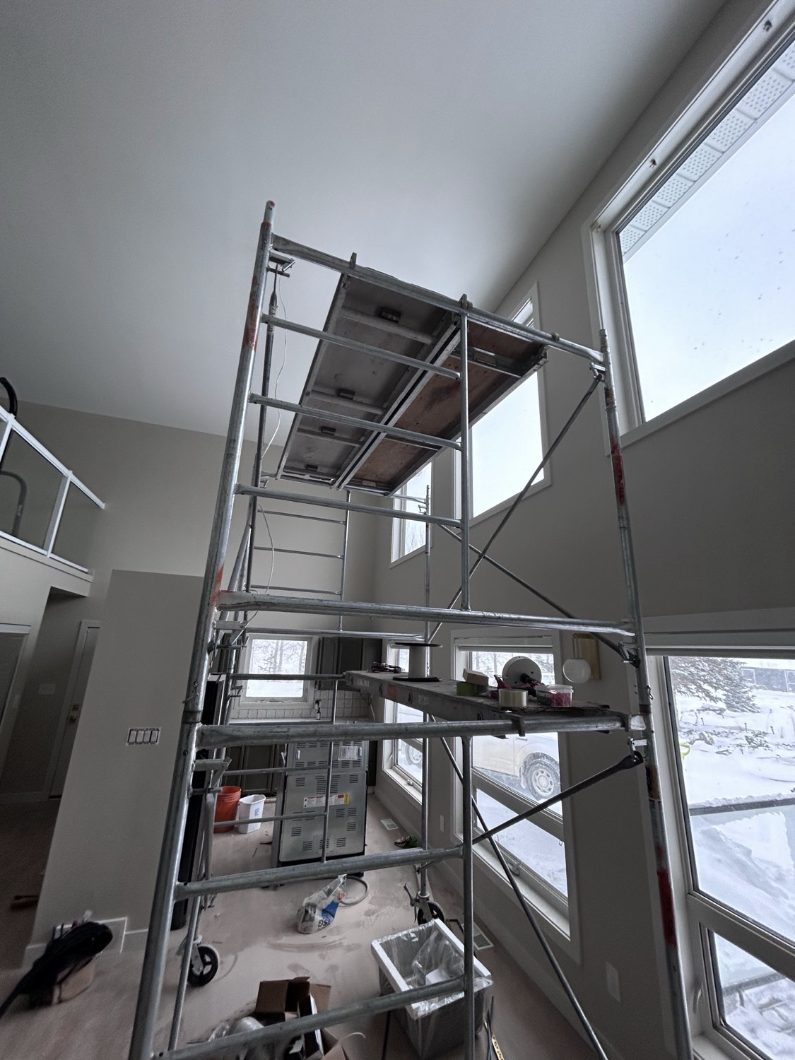 Scaffold work in a two-storey great room